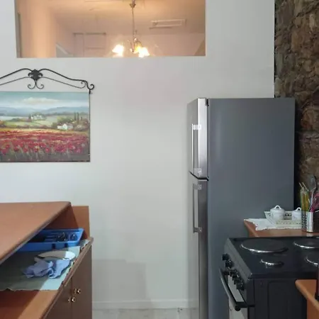The -300 -a Centrally Located Heritage Holiday home *