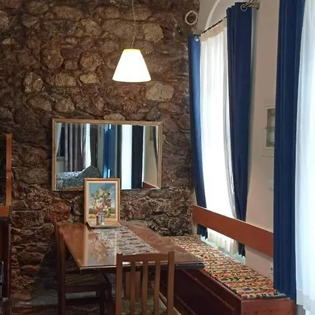 The -300 -a Centrally Located Heritage Holiday home Sparta