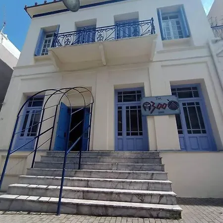 The -300 -a Centrally Located Heritage Holiday home *