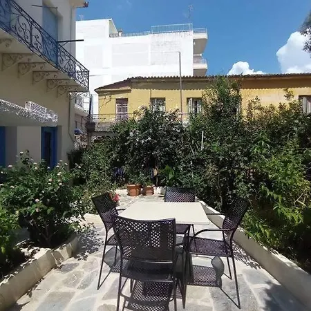 The -300 -a Centrally Located Heritage Holiday home Sparta