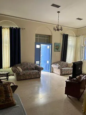 The -300 -a Centrally Located Heritage Holiday home Sparta
