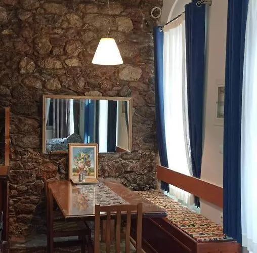 The -300 -a Centrally Located Heritage Vakantiehuis Sparta